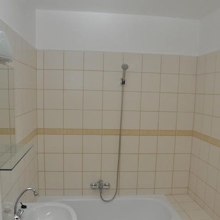 Sarok Apartmanhaz Szekszard Hotell Rom bilde